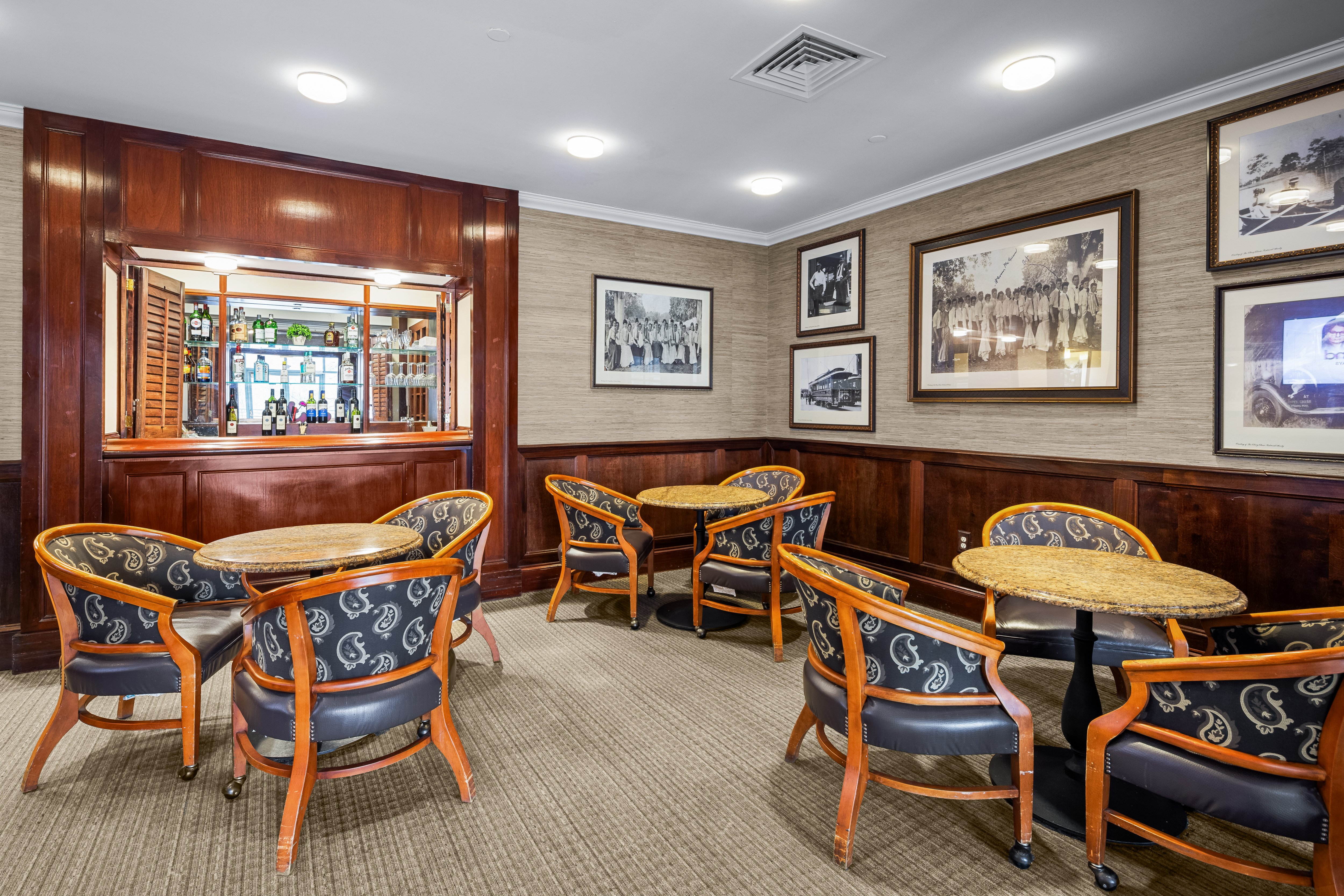 DVCC - 04ab Chevy Chase-The Club Room_IL